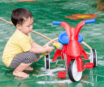 cleaning-kids-bike