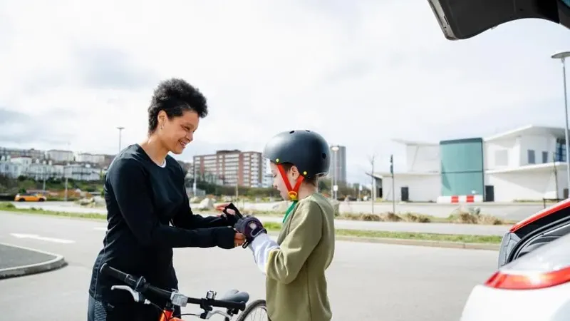 Do kids need cycling gloves?